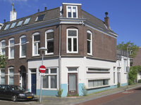 908630 Gezicht op het winkelhoekpand Kievitstraat 16 te Utrecht, met links de Kwartelstraat.N.B. bouwjaar: 19001910 t/m ...